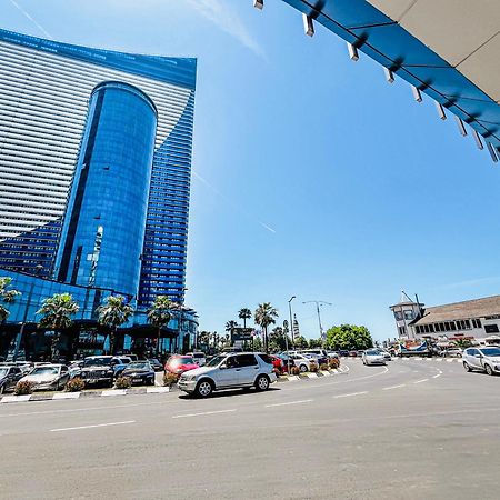 Luxury Batumi Hotel Bagian luar foto