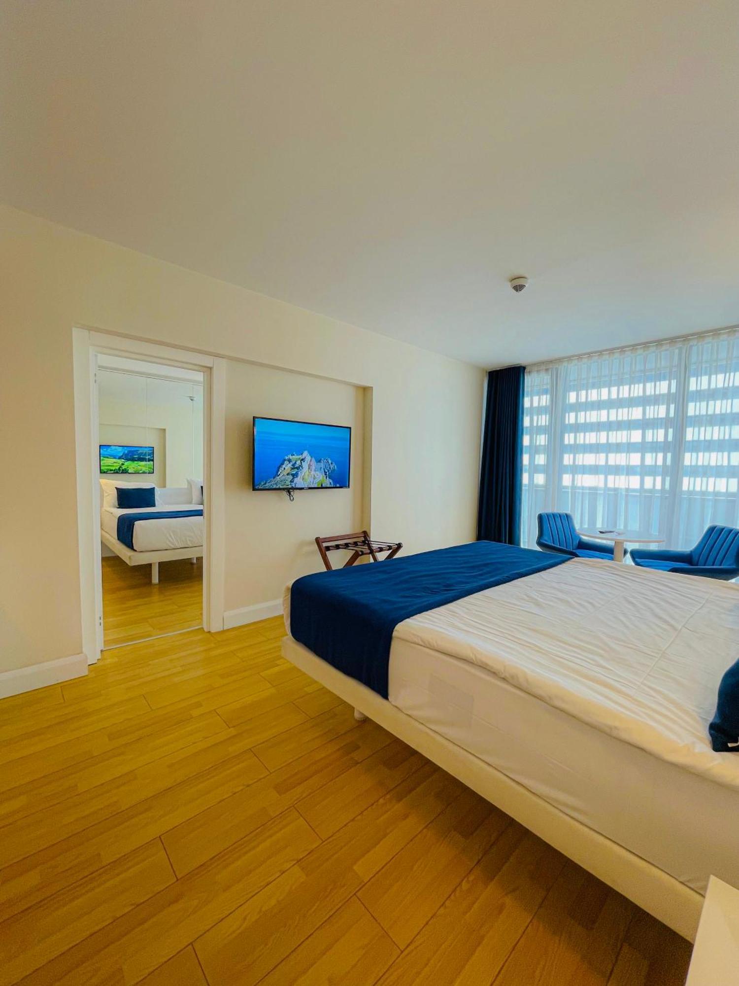 Luxury Batumi Hotel Bagian luar foto