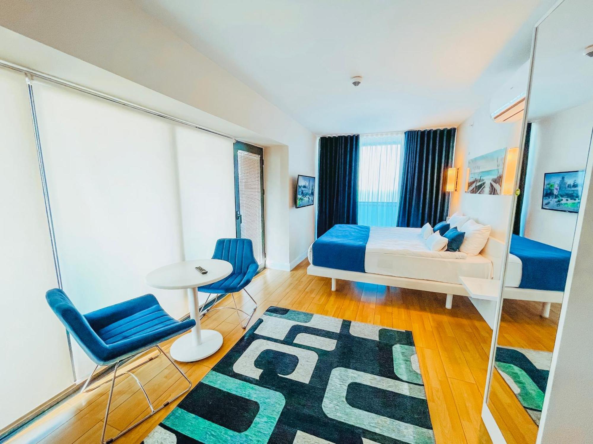 Luxury Batumi Hotel Bagian luar foto