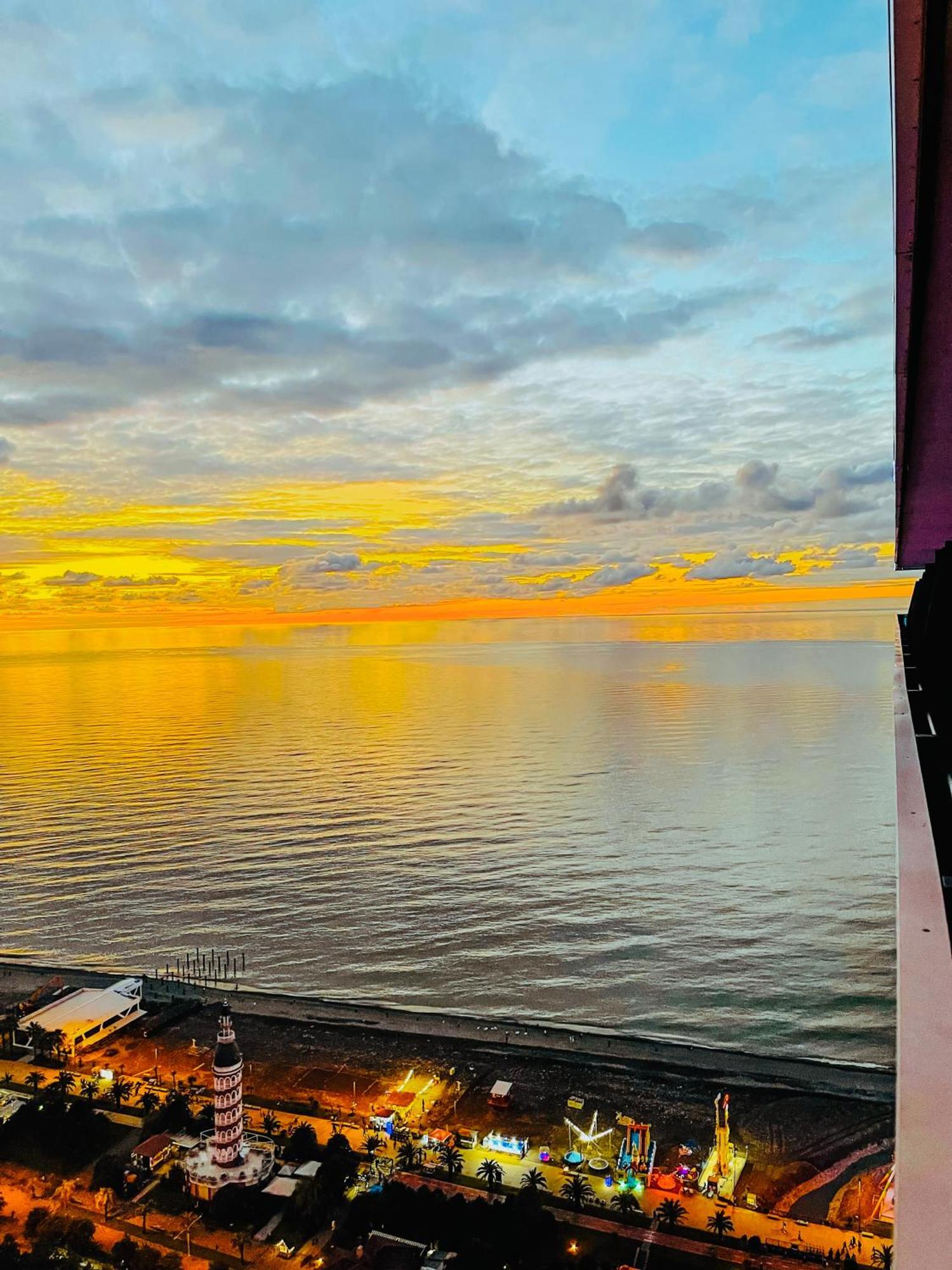 Luxury Batumi Hotel Bagian luar foto