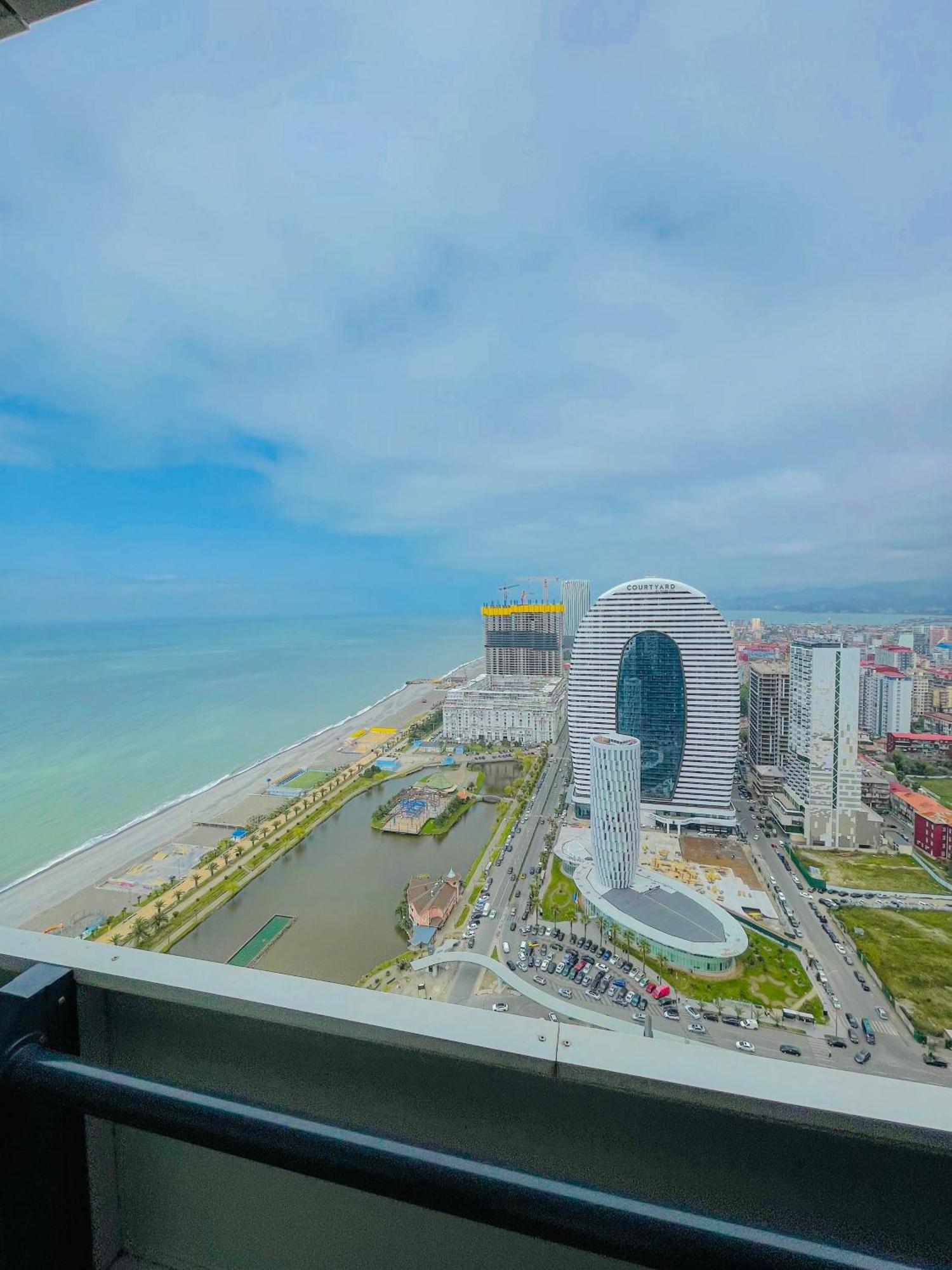 Luxury Batumi Hotel Bagian luar foto