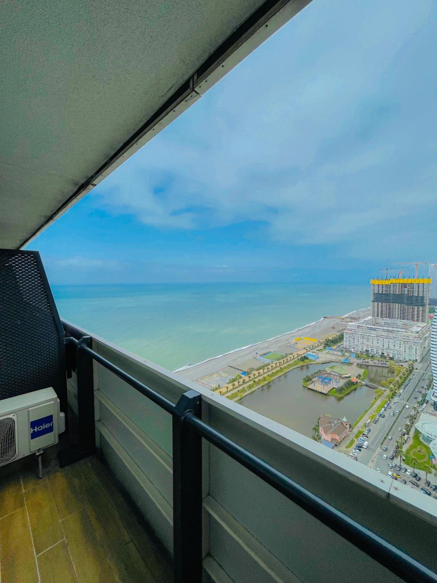 Luxury Batumi Hotel Bagian luar foto