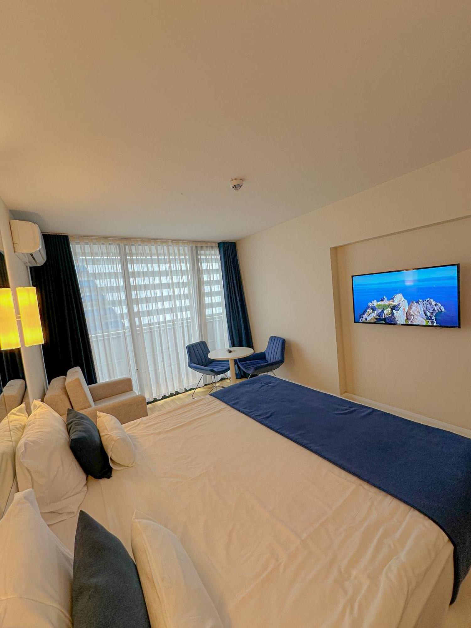 Luxury Batumi Hotel Bagian luar foto