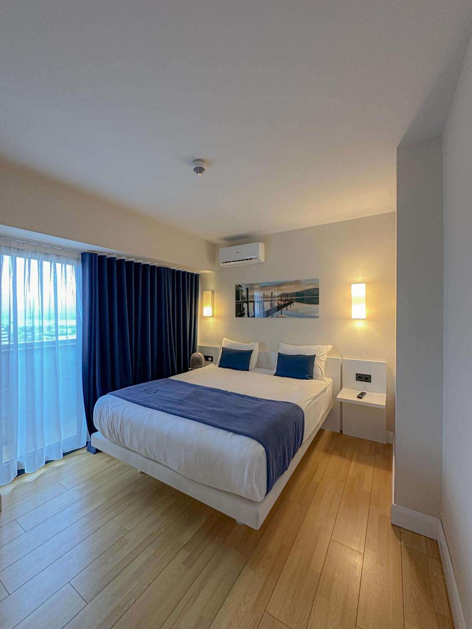 Luxury Batumi Hotel Bagian luar foto