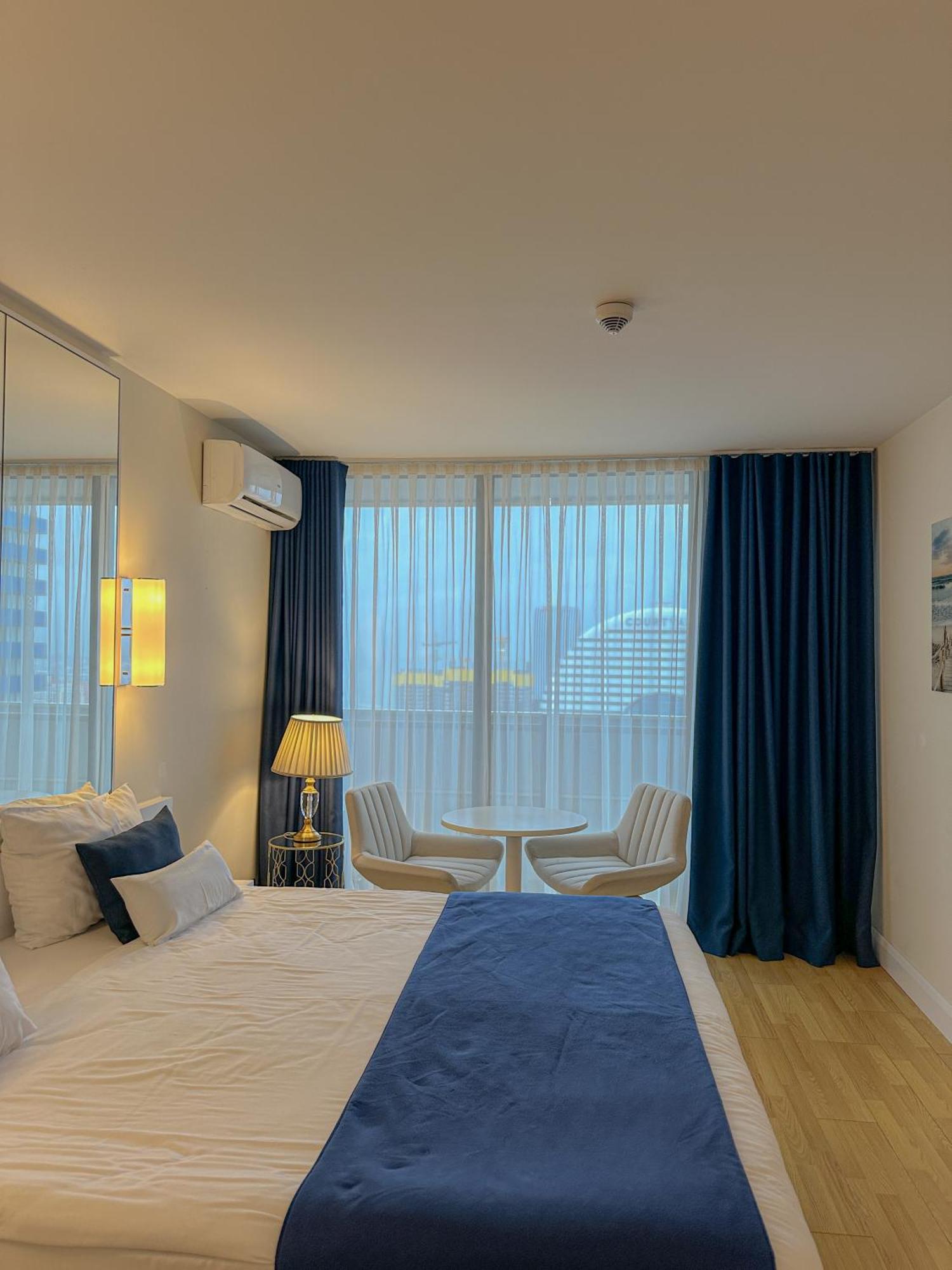 Luxury Batumi Hotel Bagian luar foto