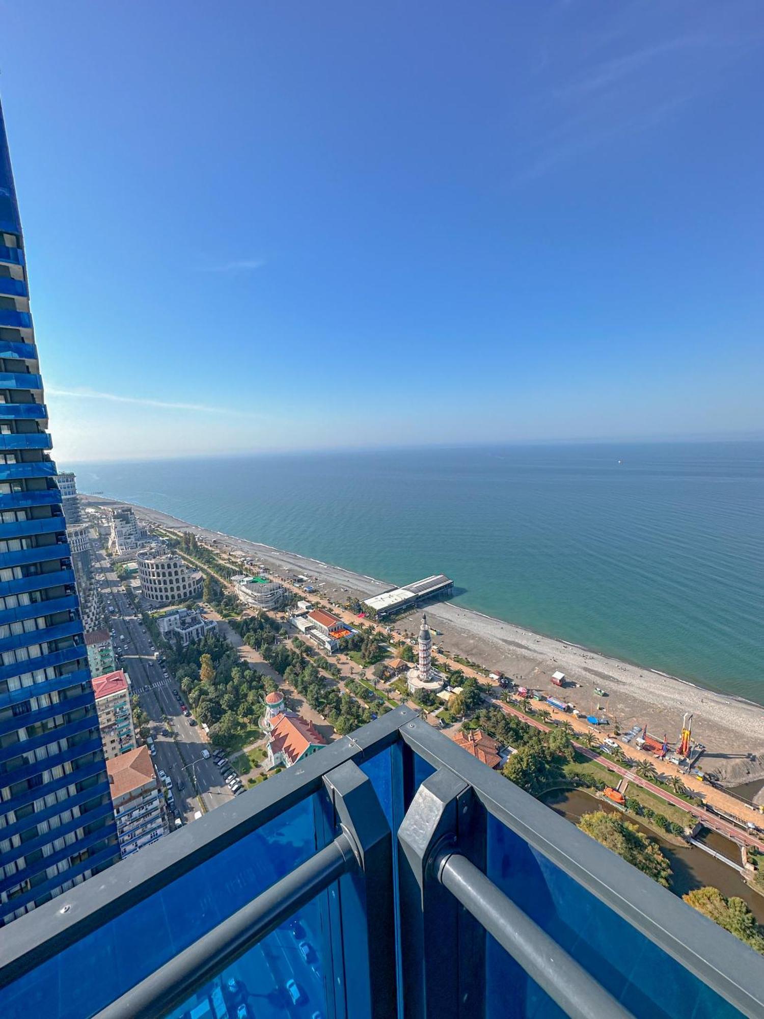 Luxury Batumi Hotel Bagian luar foto