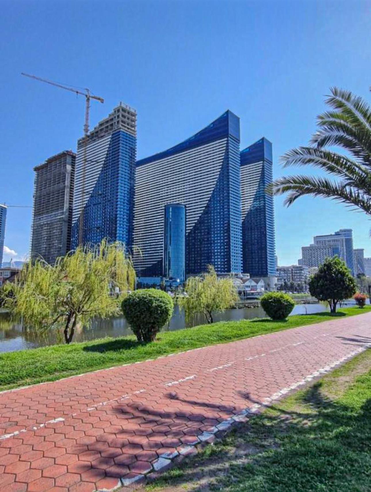 Luxury Batumi Hotel Bagian luar foto
