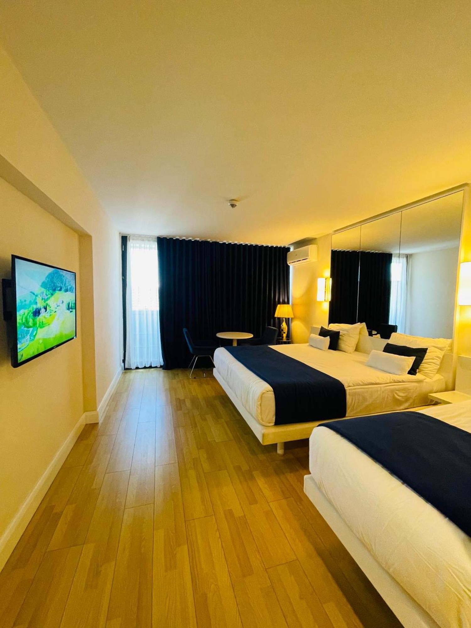 Luxury Batumi Hotel Bagian luar foto