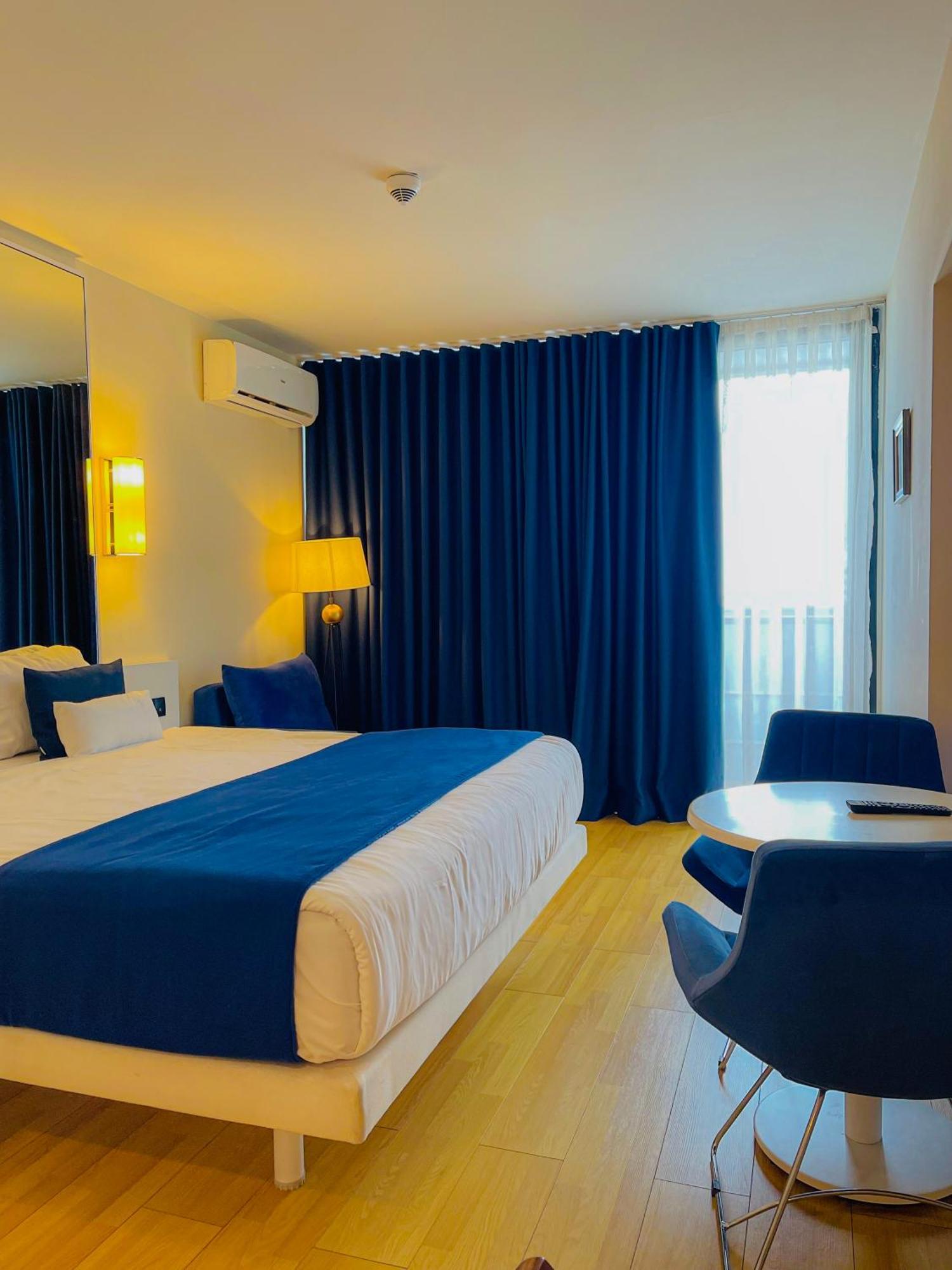 Luxury Batumi Hotel Bagian luar foto