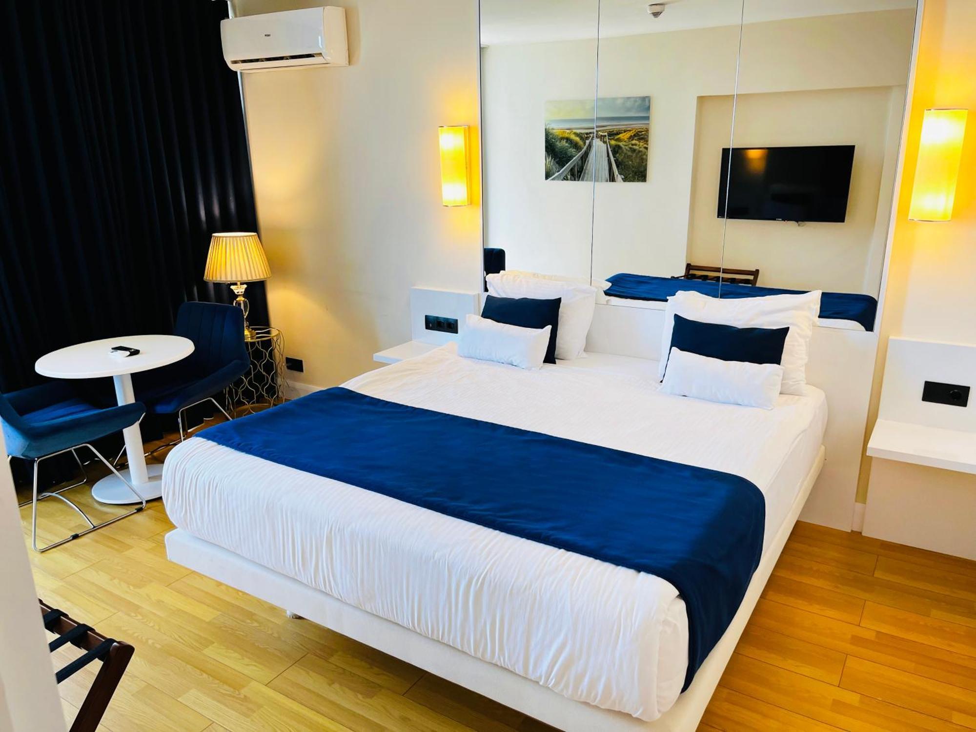 Luxury Batumi Hotel Bagian luar foto