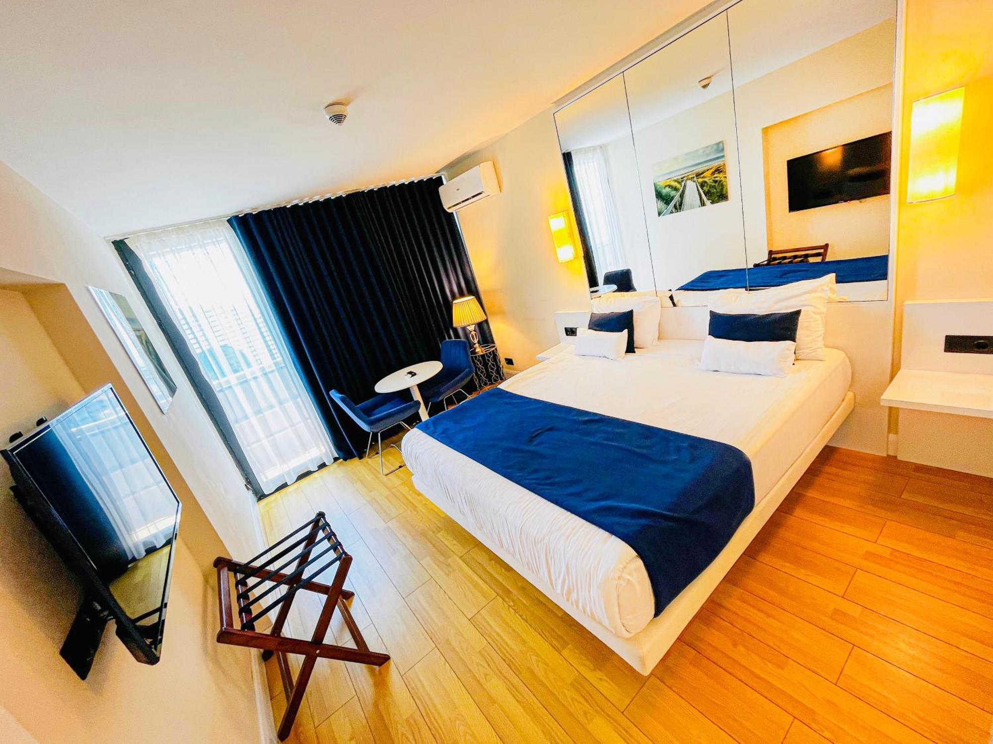 Luxury Batumi Hotel Bagian luar foto