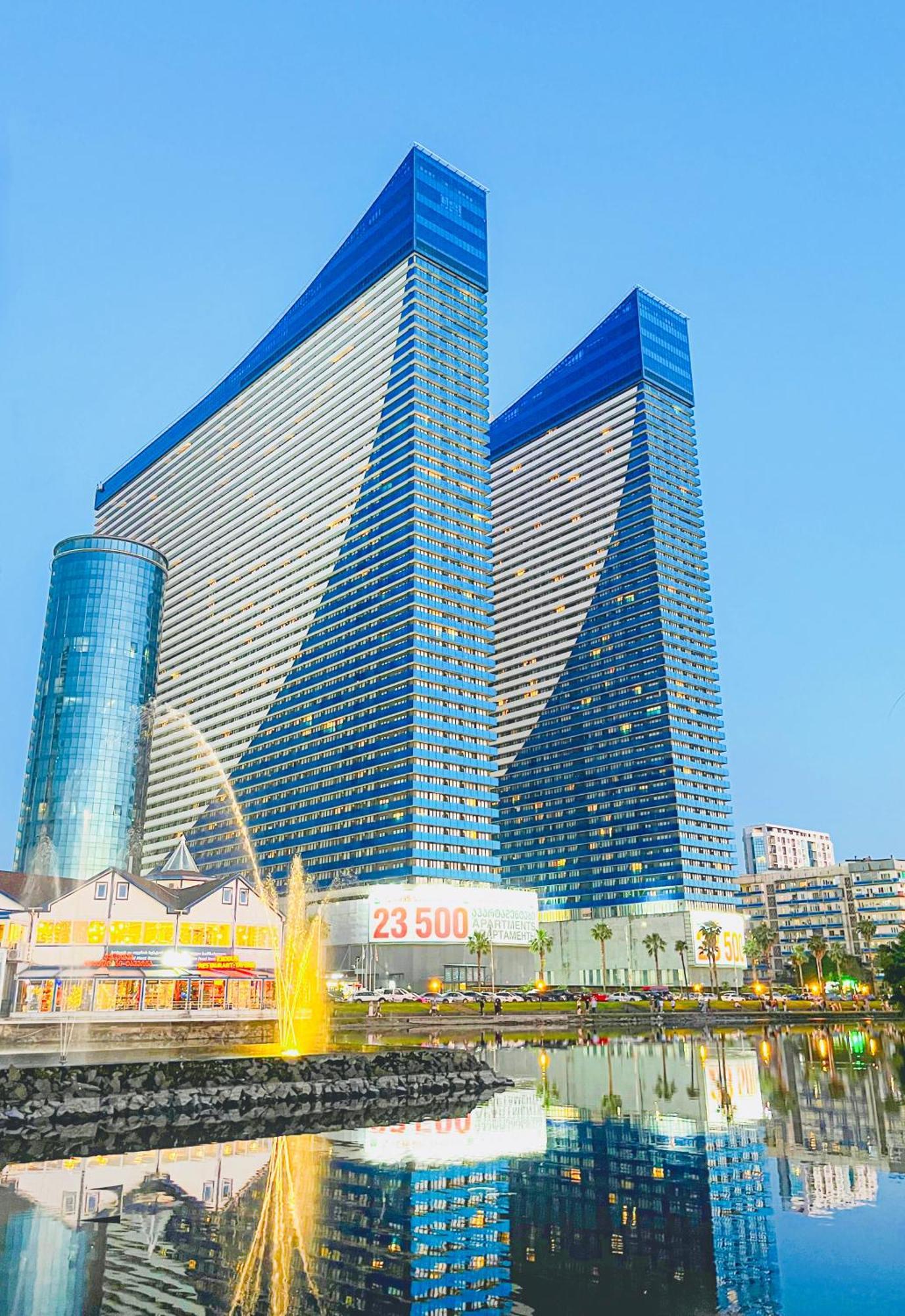 Luxury Batumi Hotel Bagian luar foto