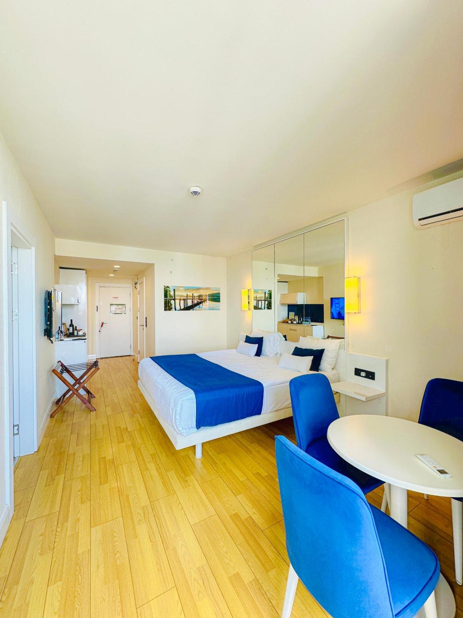 Luxury Batumi Hotel Bagian luar foto