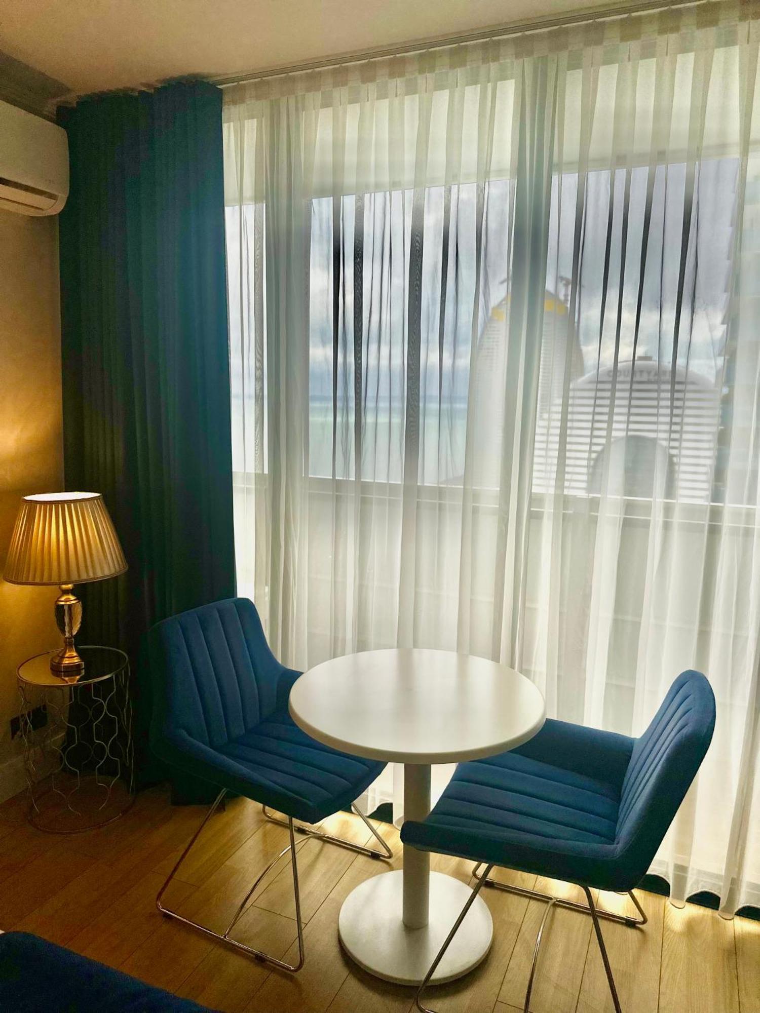 Luxury Batumi Hotel Bagian luar foto