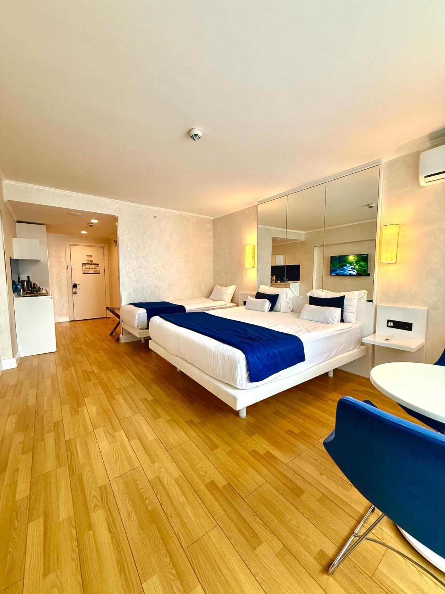 Luxury Batumi Hotel Bagian luar foto