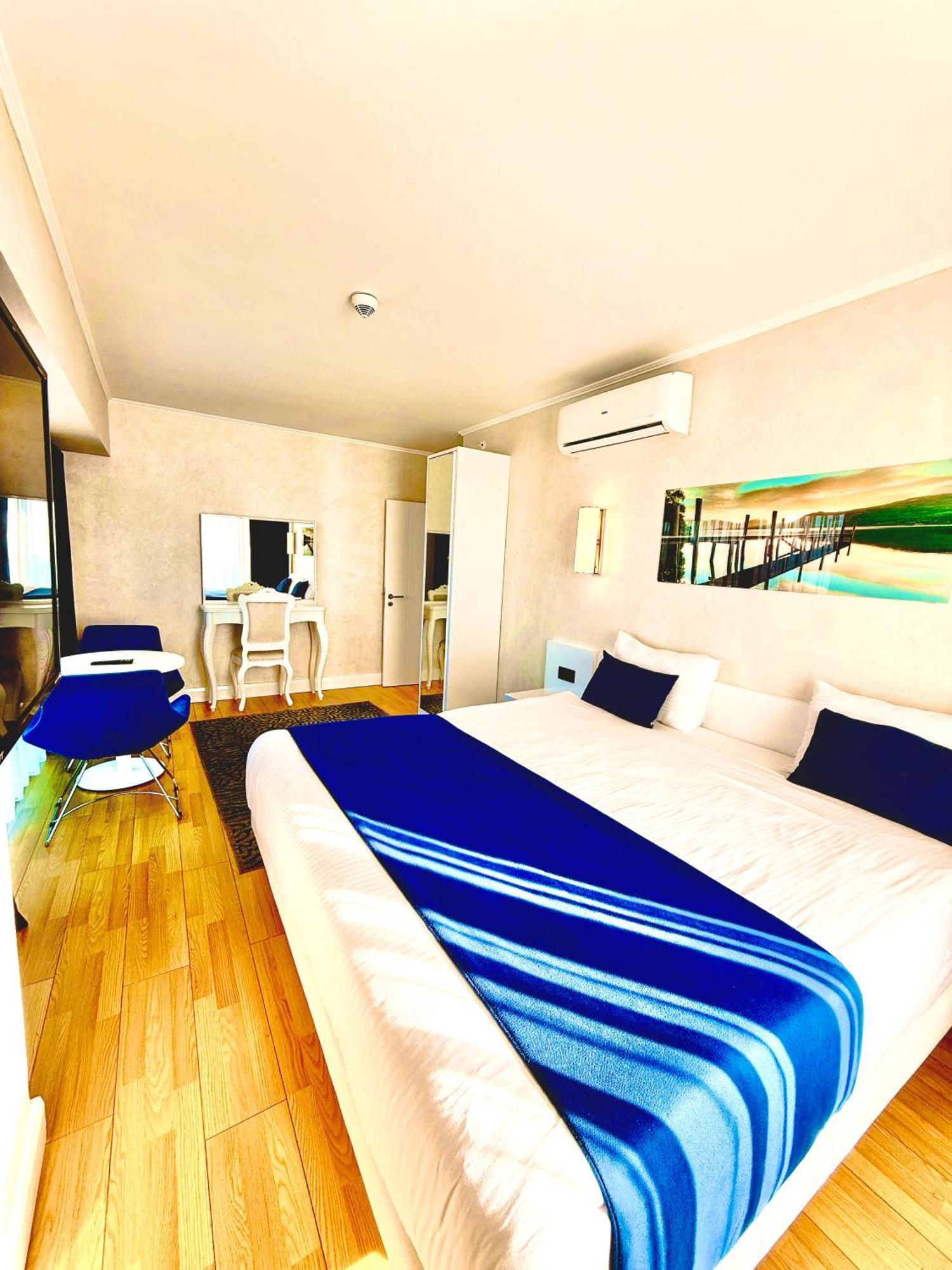 Luxury Batumi Hotel Bagian luar foto