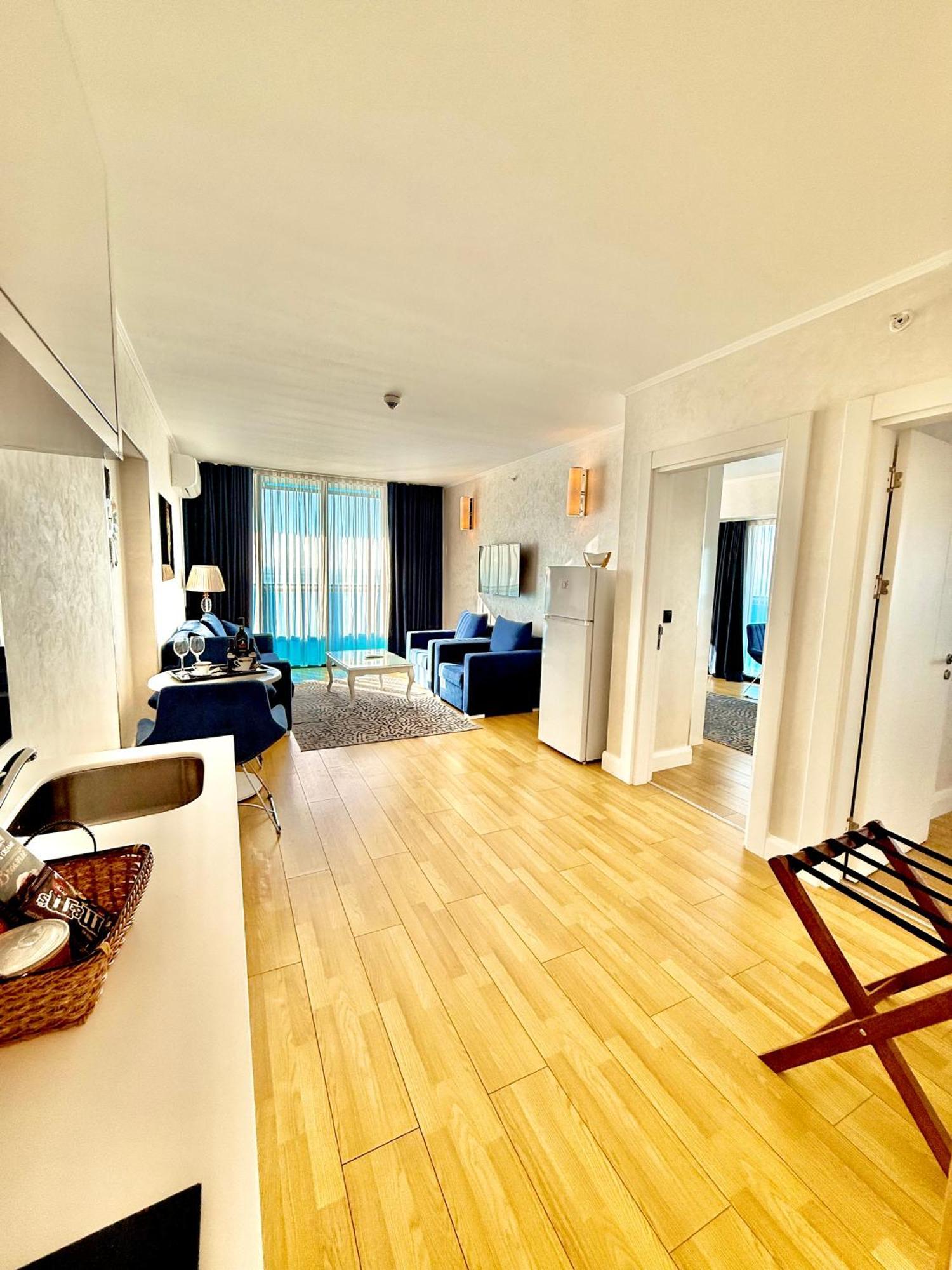 Luxury Batumi Hotel Bagian luar foto