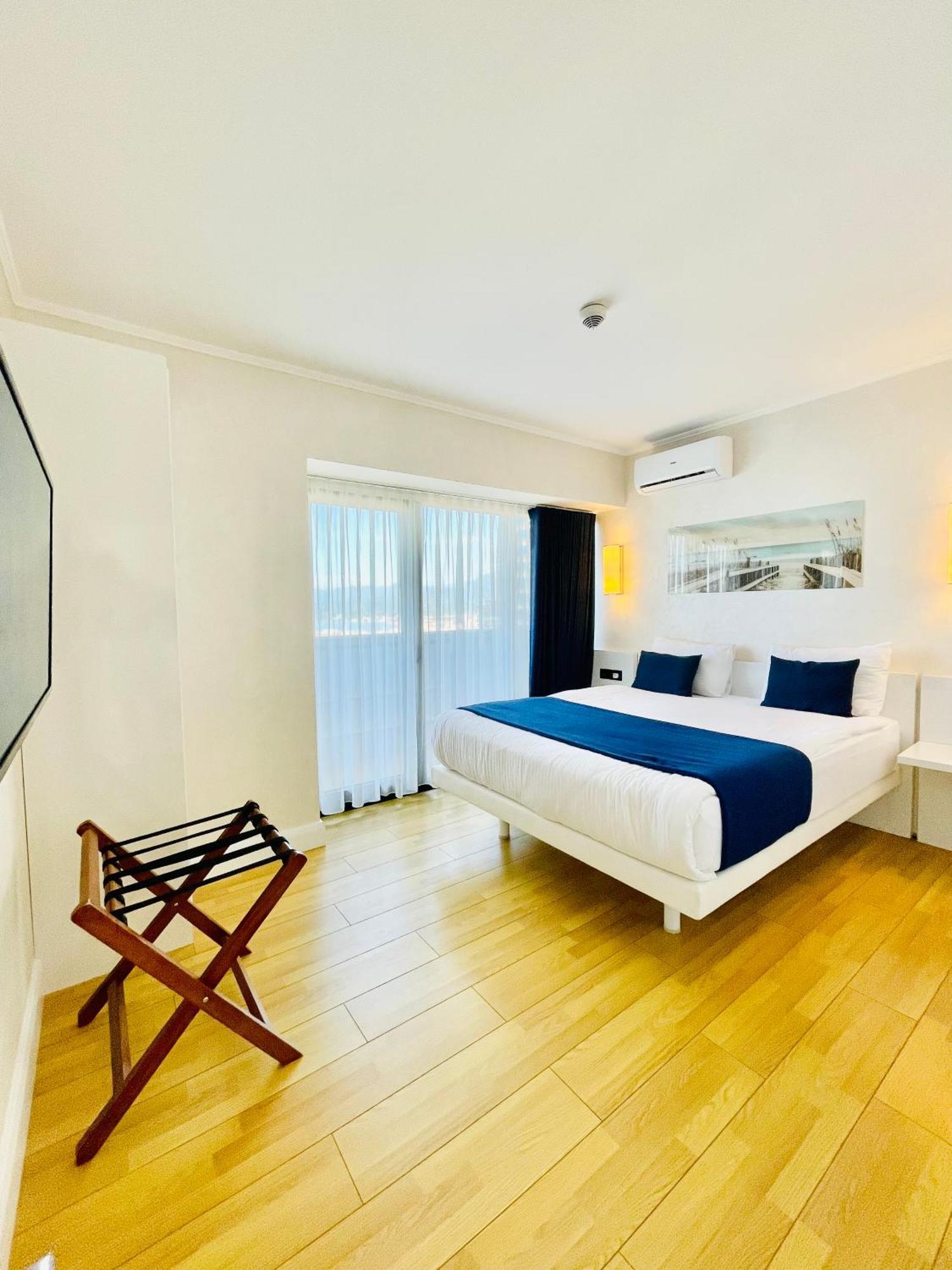 Luxury Batumi Hotel Bagian luar foto